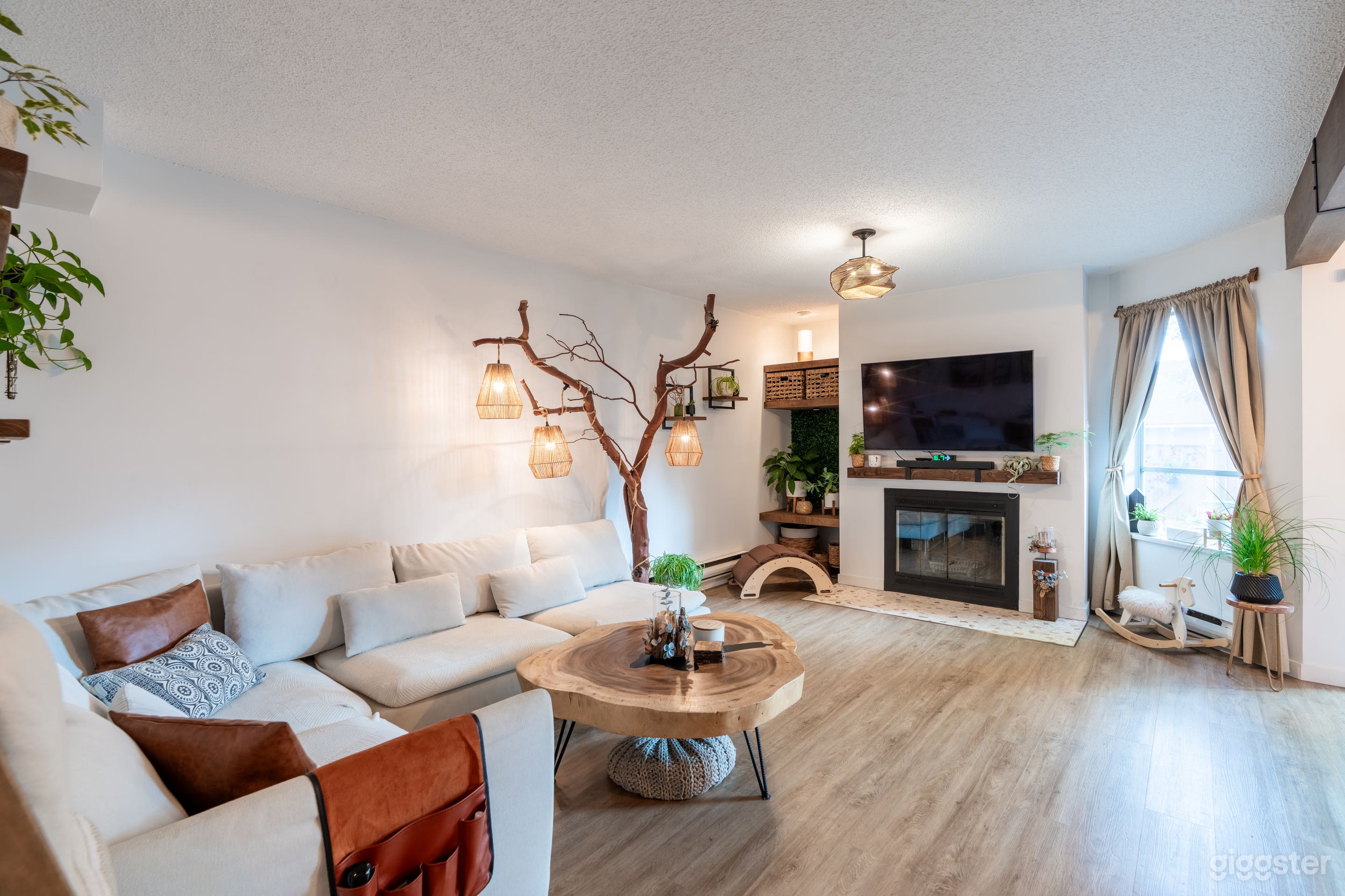 Cozy Boho Escape Townhouse in Vancouver Photo 1