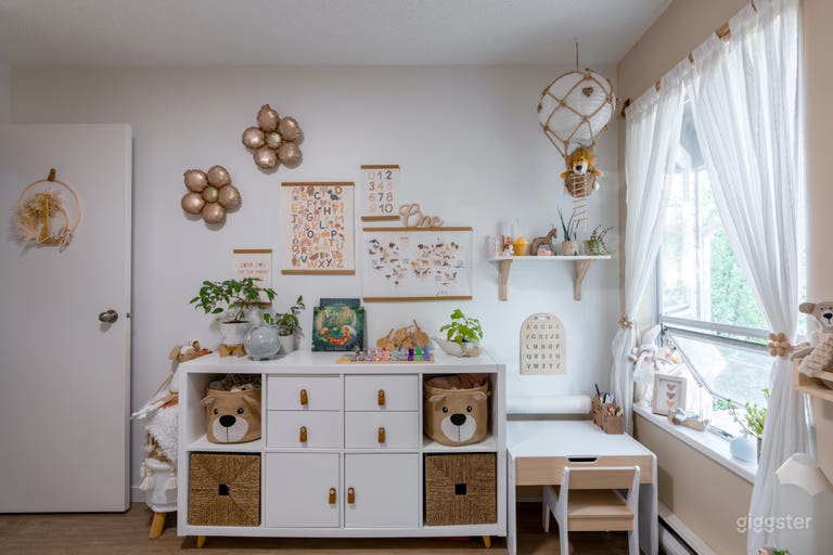  Cozy Boho Escape Townhouse in Vancouver 