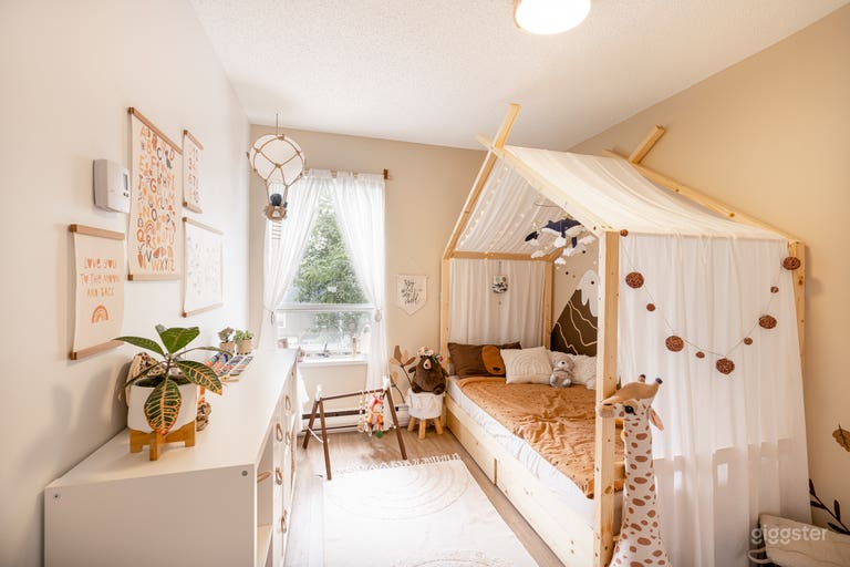  Cozy Boho Escape Townhouse in Vancouver 