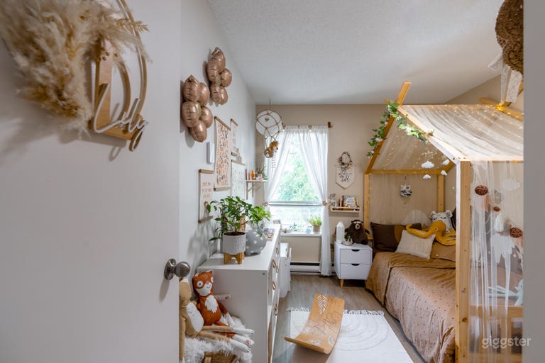  Cozy Boho Escape Townhouse in Vancouver 