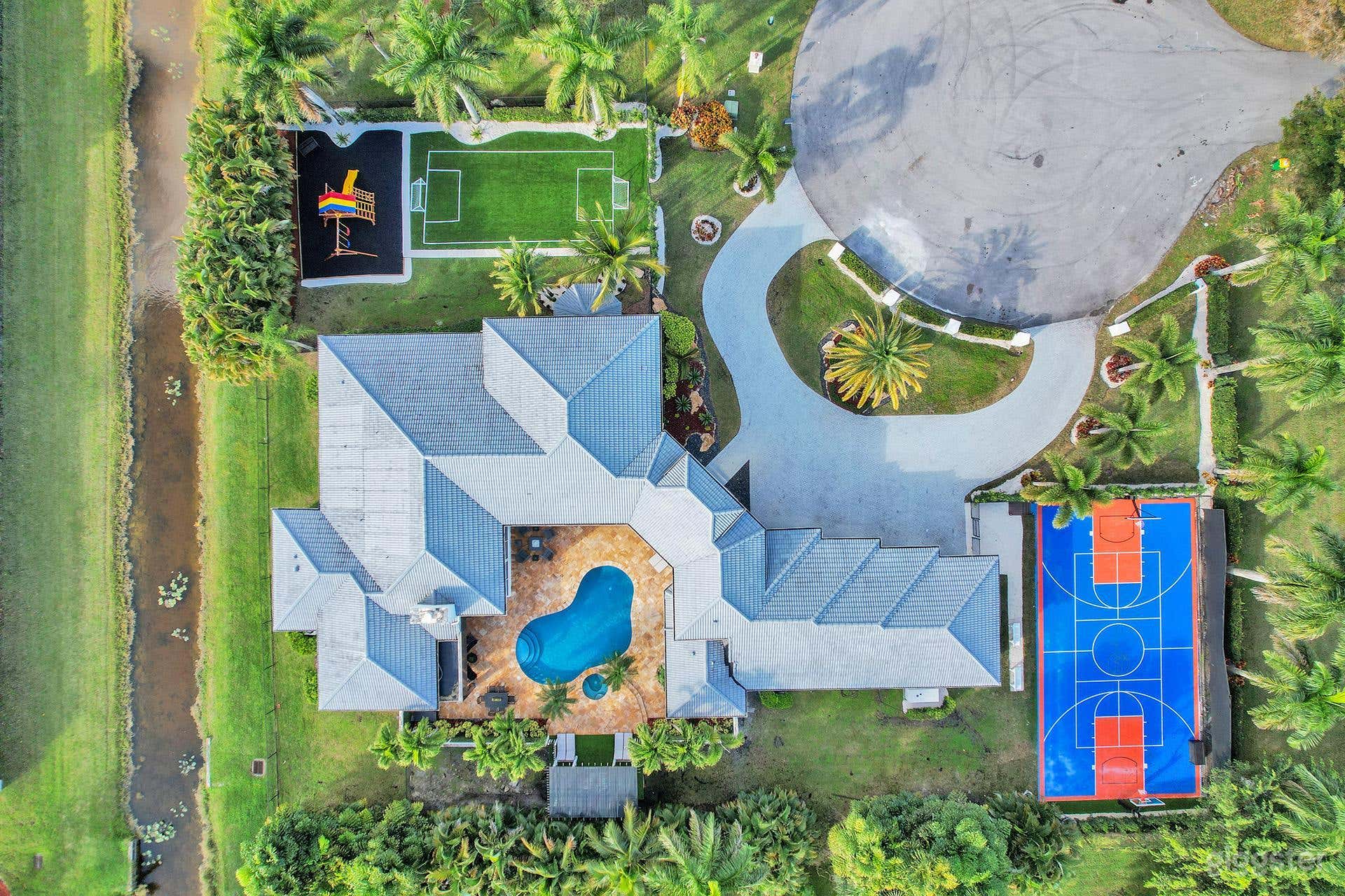 Fun Venue: Home Theater, Game Room &amp; Sports! Photo 1