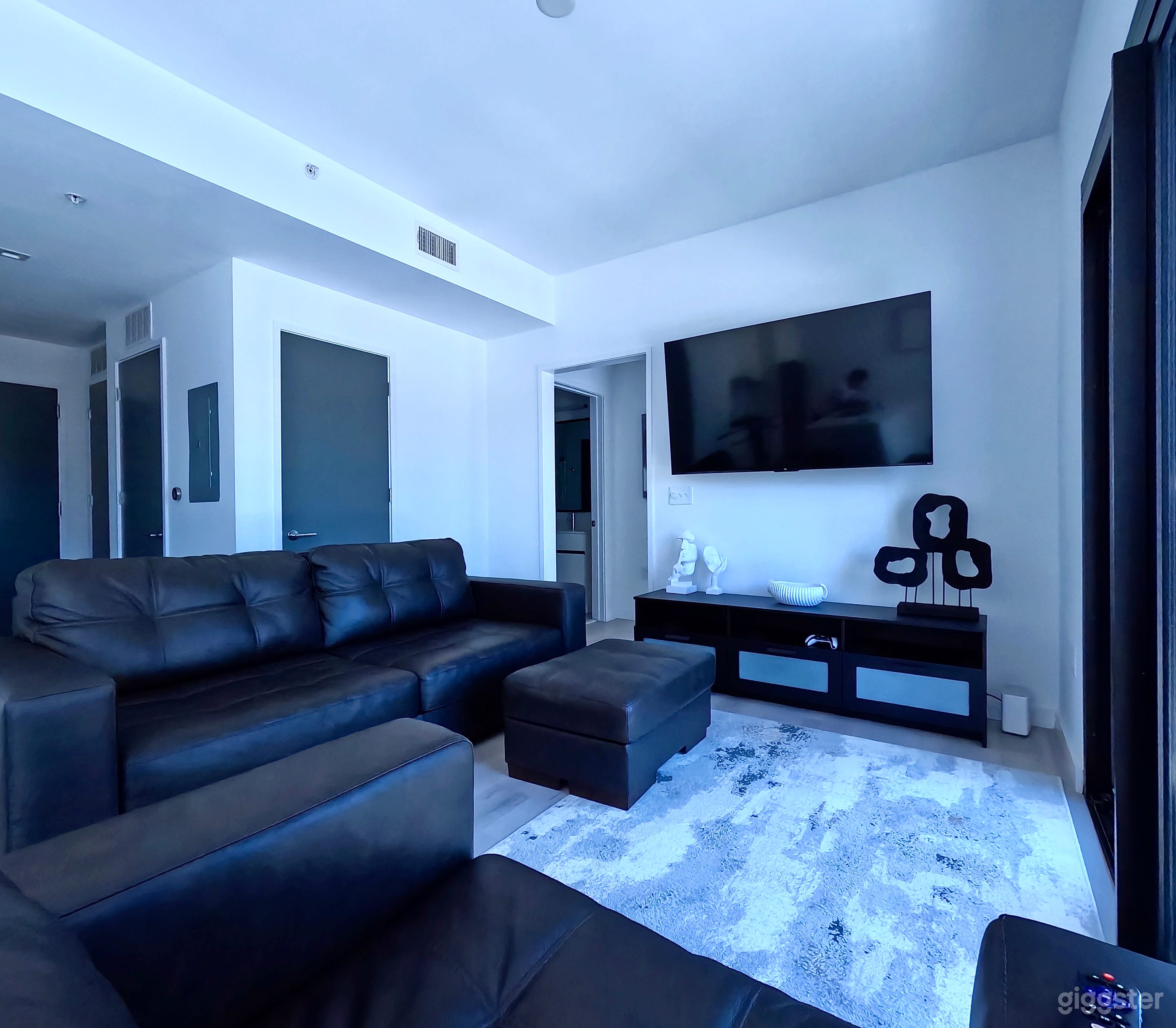 Midtown Condo in Front the Fox Theatre Photo 2