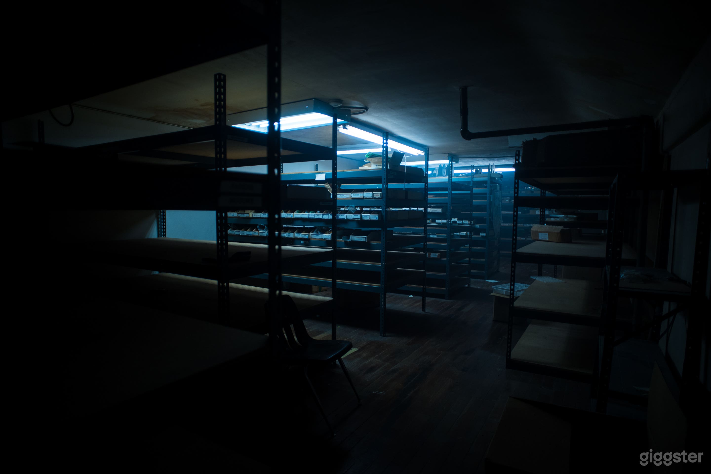 30+ feet of shelving space