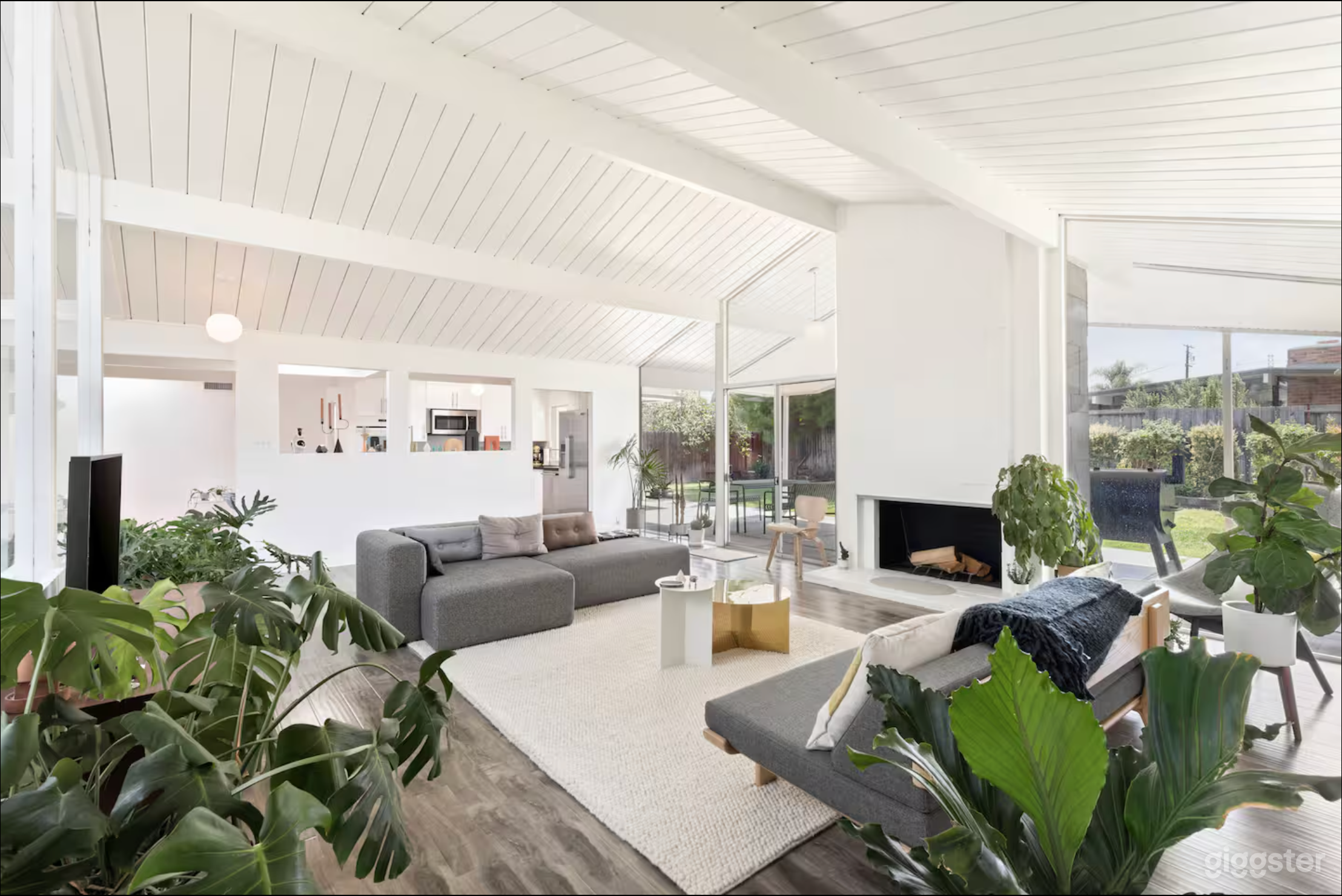 Contemporary Home with Neutral Tones & Spacious Layout Photo 1