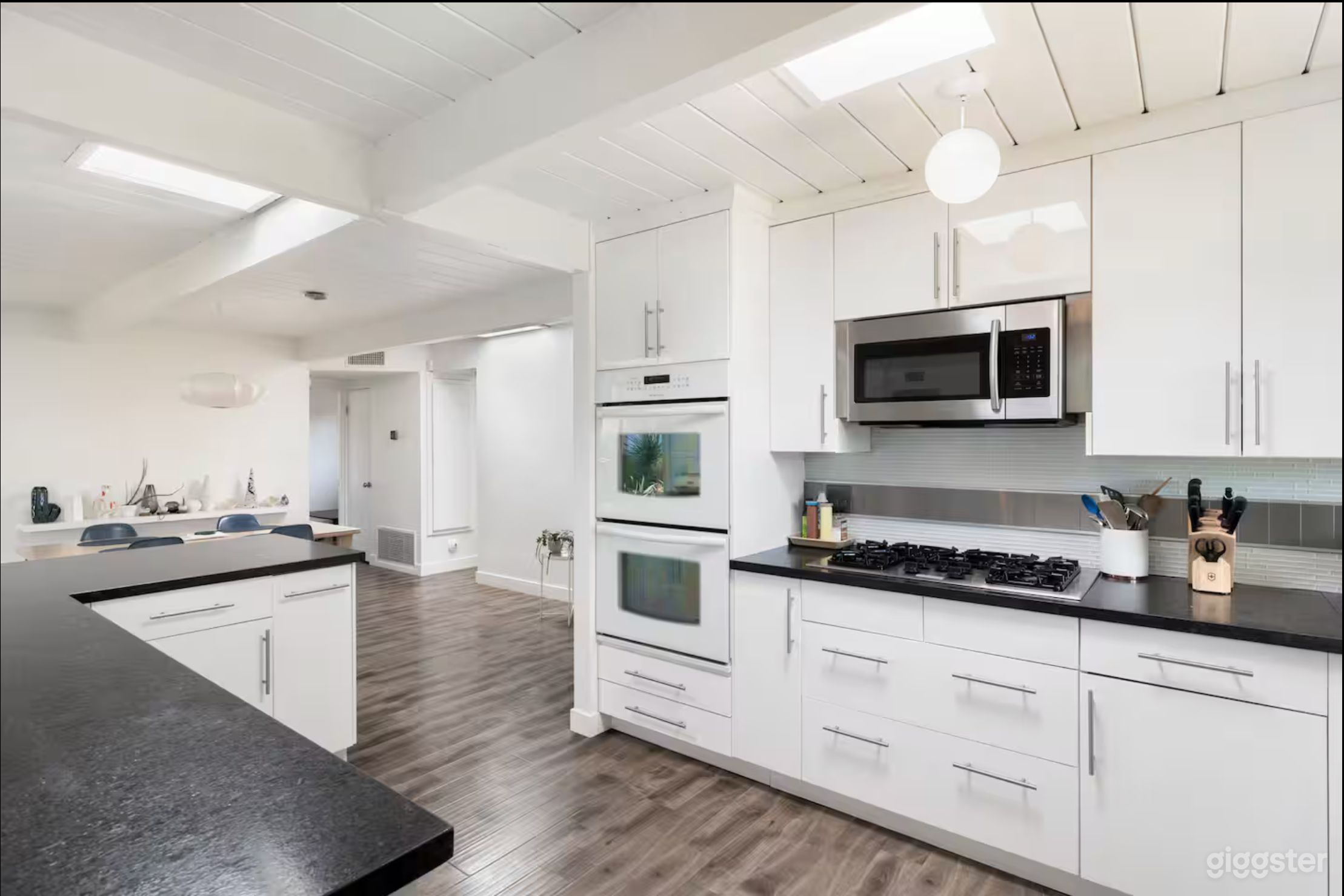 Contemporary Home with Neutral Tones & Spacious Layout Photo 4