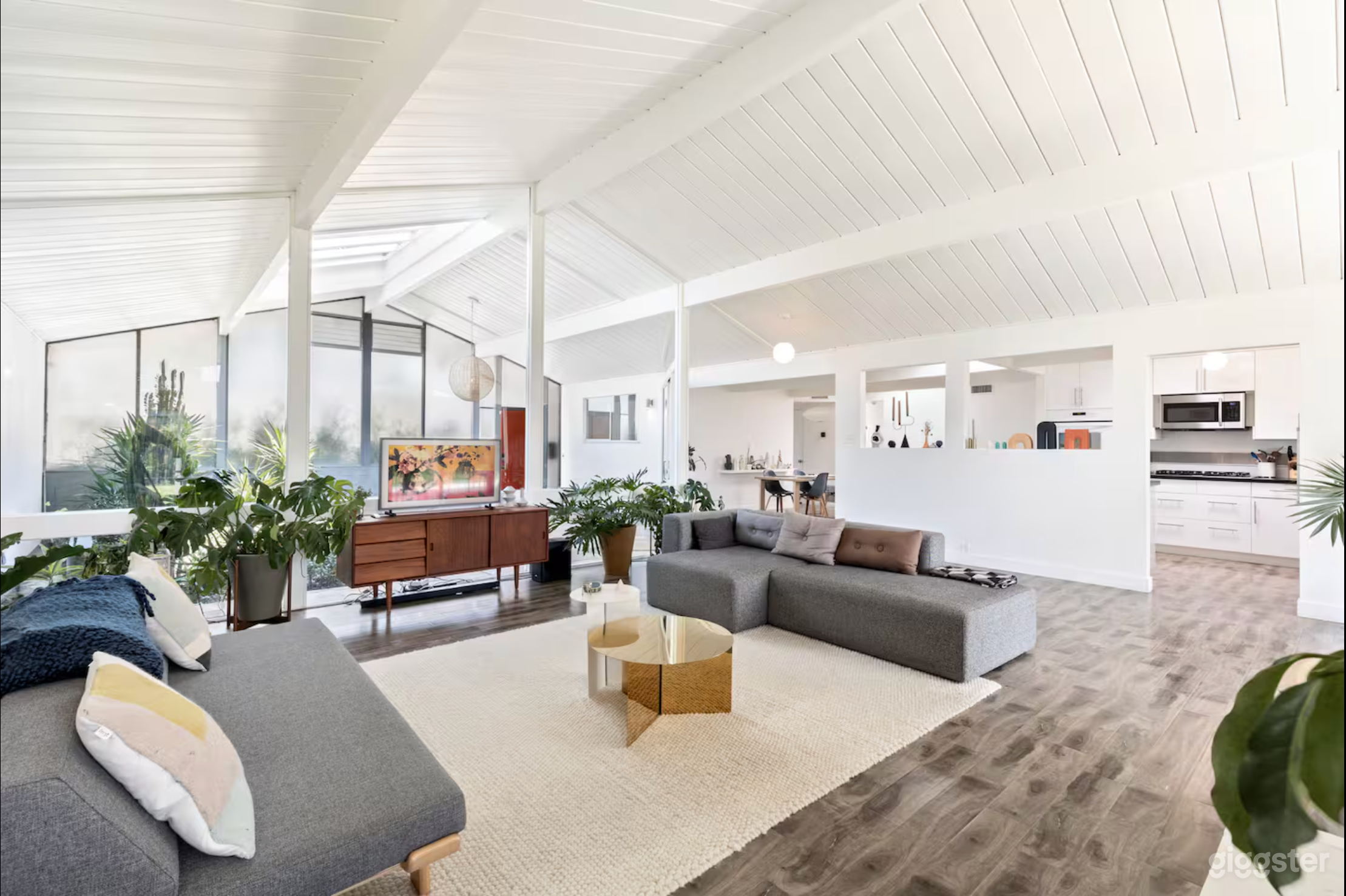 Contemporary Home with Neutral Tones & Spacious Layout Photo 3