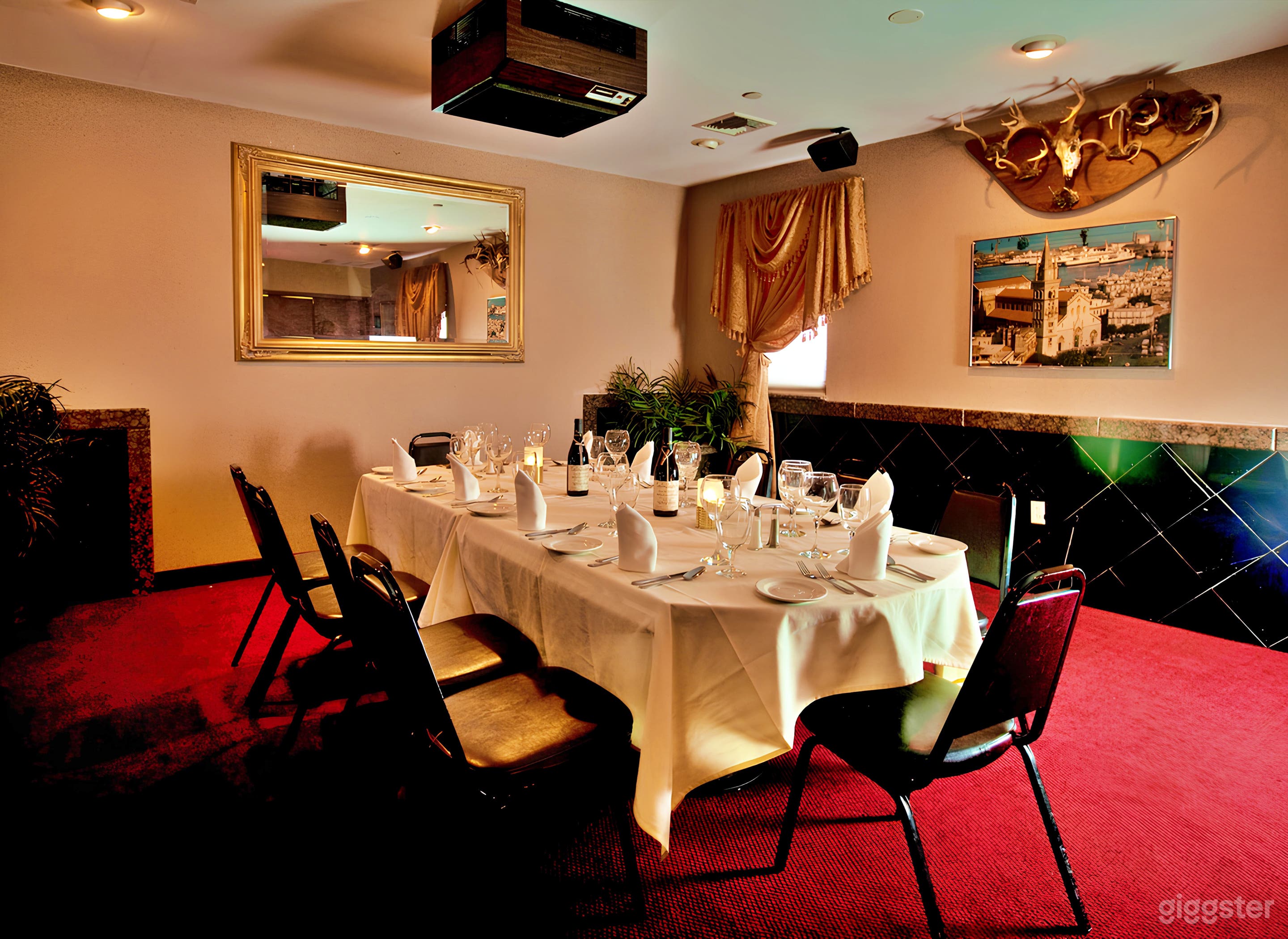 Cozy Italian Dining room in Philadelphia Photo 1