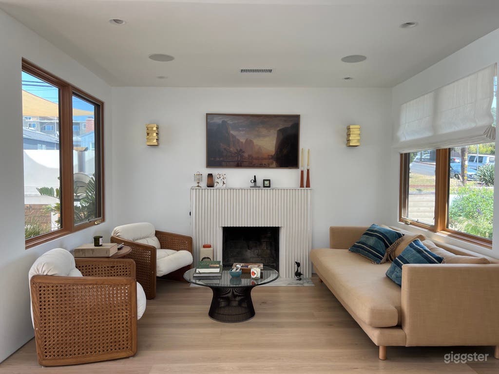 Modern casual California Indoor/Outdoor Living Photo 2