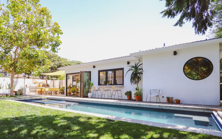  Modern casual California Indoor/Outdoor Living 