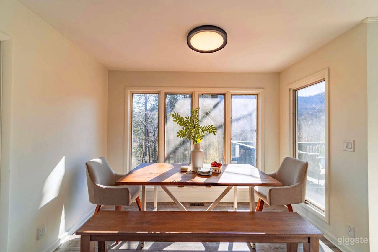 Your Fall Sanctuary: Mountain View Retreat Photo 4