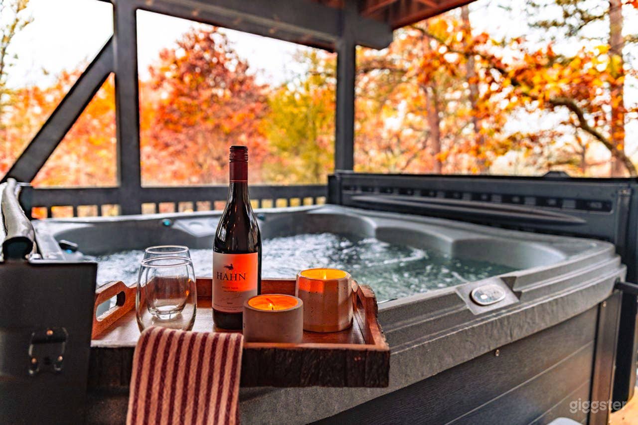 Your Fall Sanctuary: Mountain View Retreat Photo 2