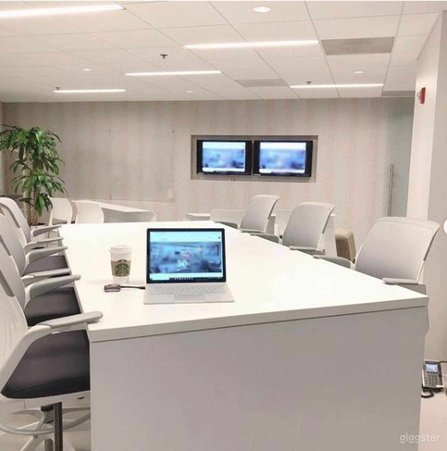 Contemporary Lounge Style Media Room   Photo 4