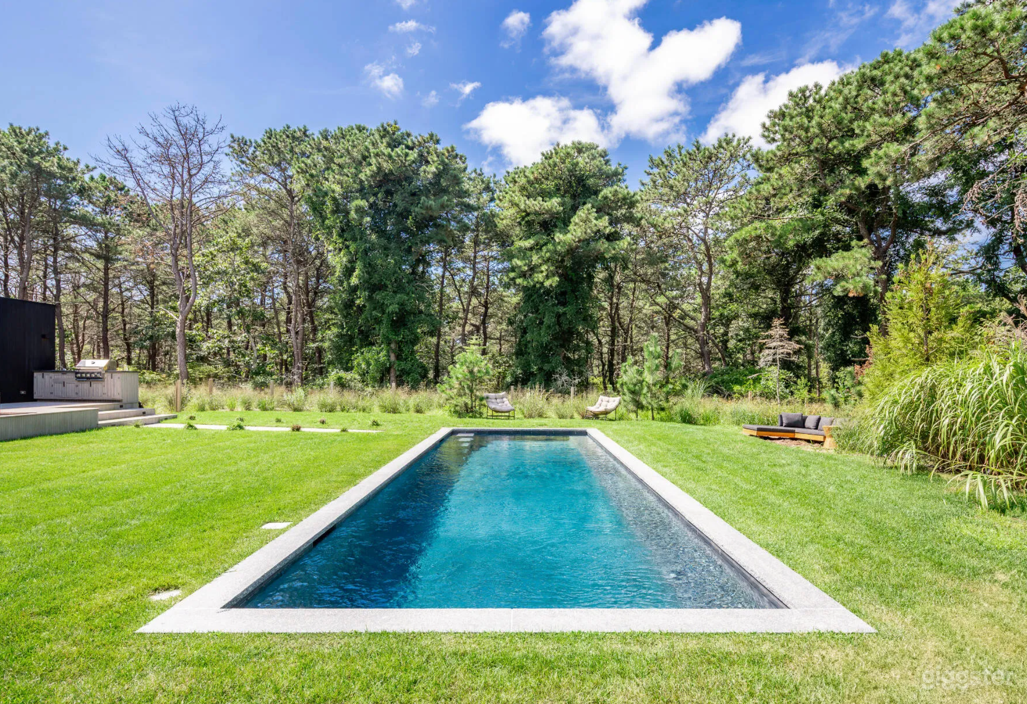 Hamptons Backyard Retreat Photo 3