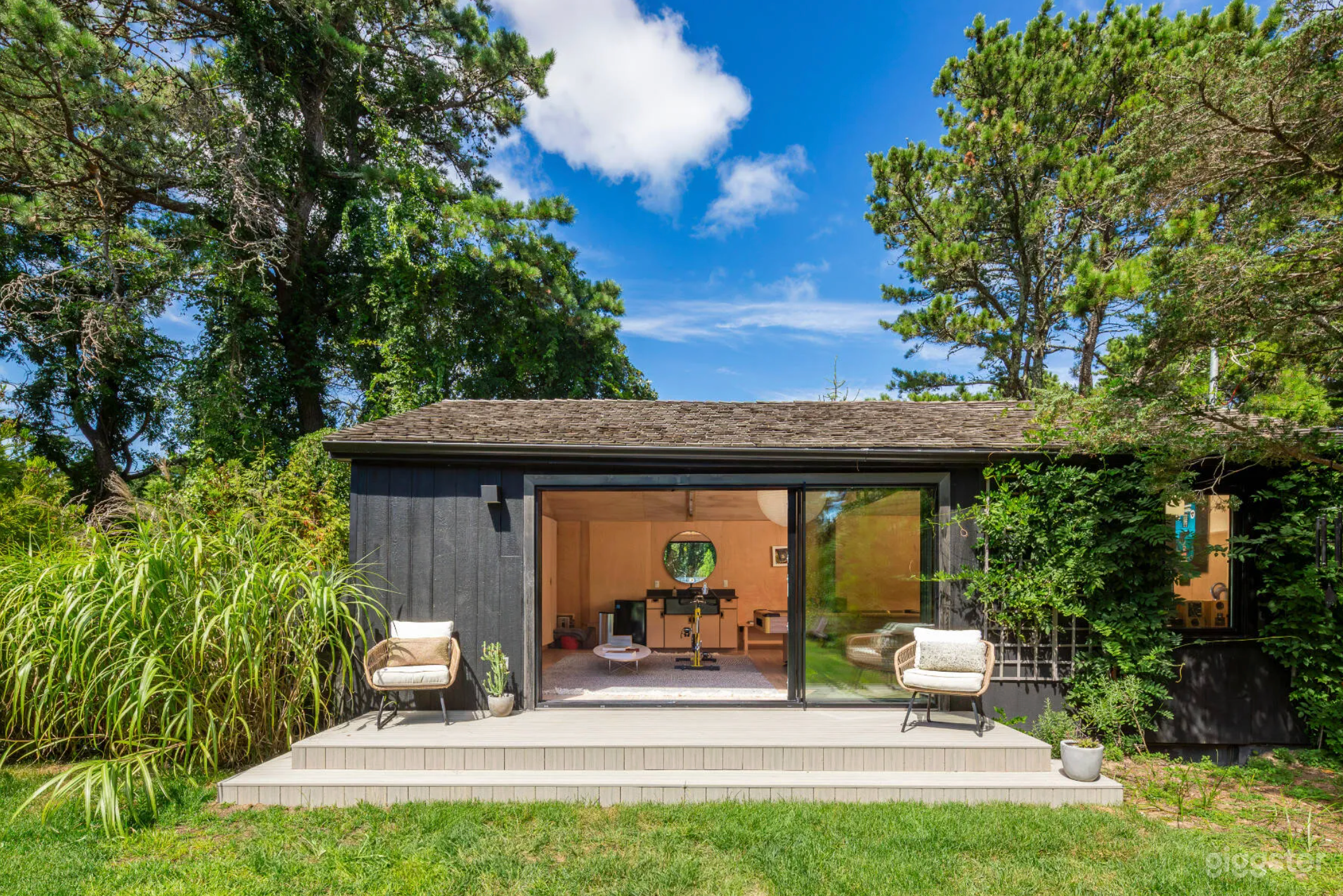 Hamptons Backyard Retreat Photo 4
