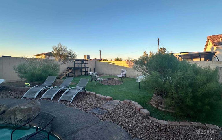  Waterfall Pool, Hot Tub, Firepit and Party Lawn 