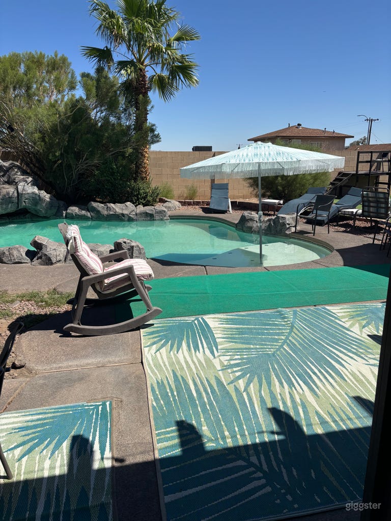  Waterfall Pool, Hot Tub, Firepit and Party Lawn 
