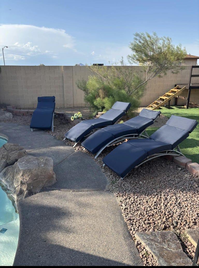  Waterfall Pool, Hot Tub, Firepit and Party Lawn 