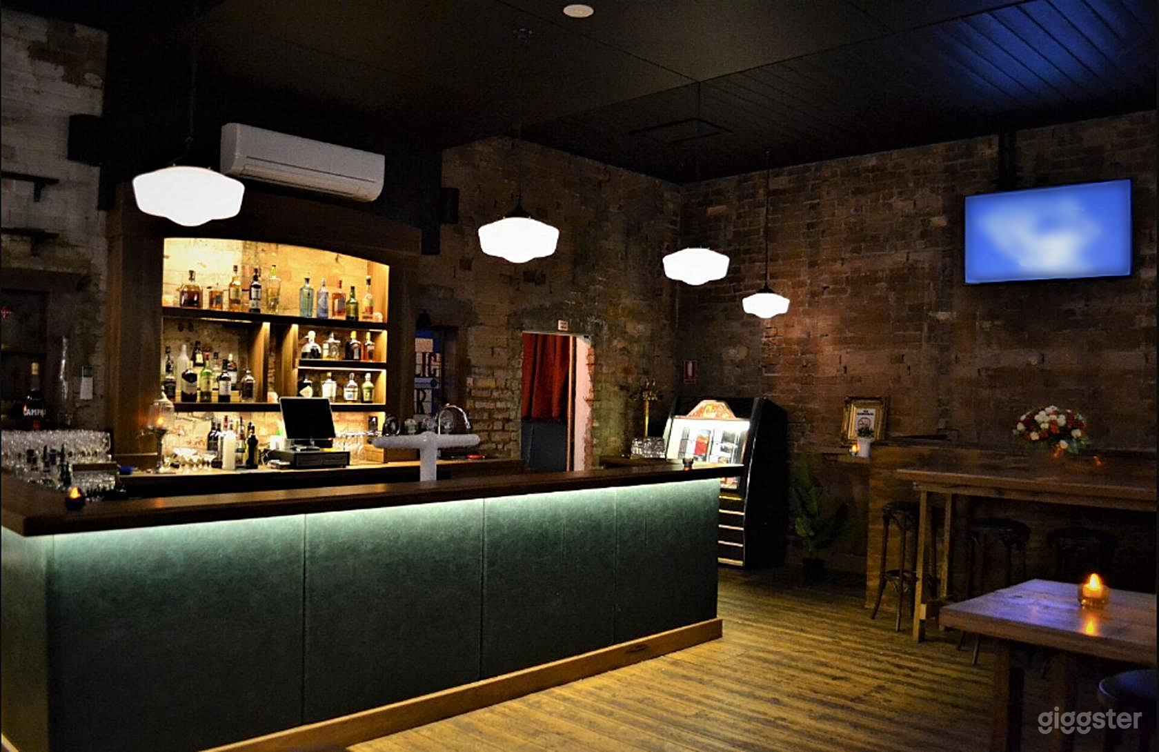 ENTIRE BAR VENUE (buyout) Photo 3