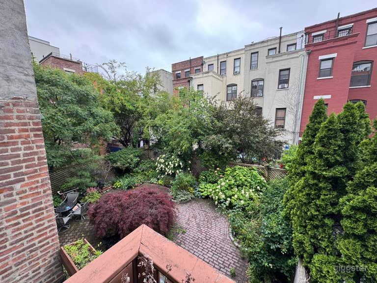  Timeless Brownstone Elegance: Historic Charm 