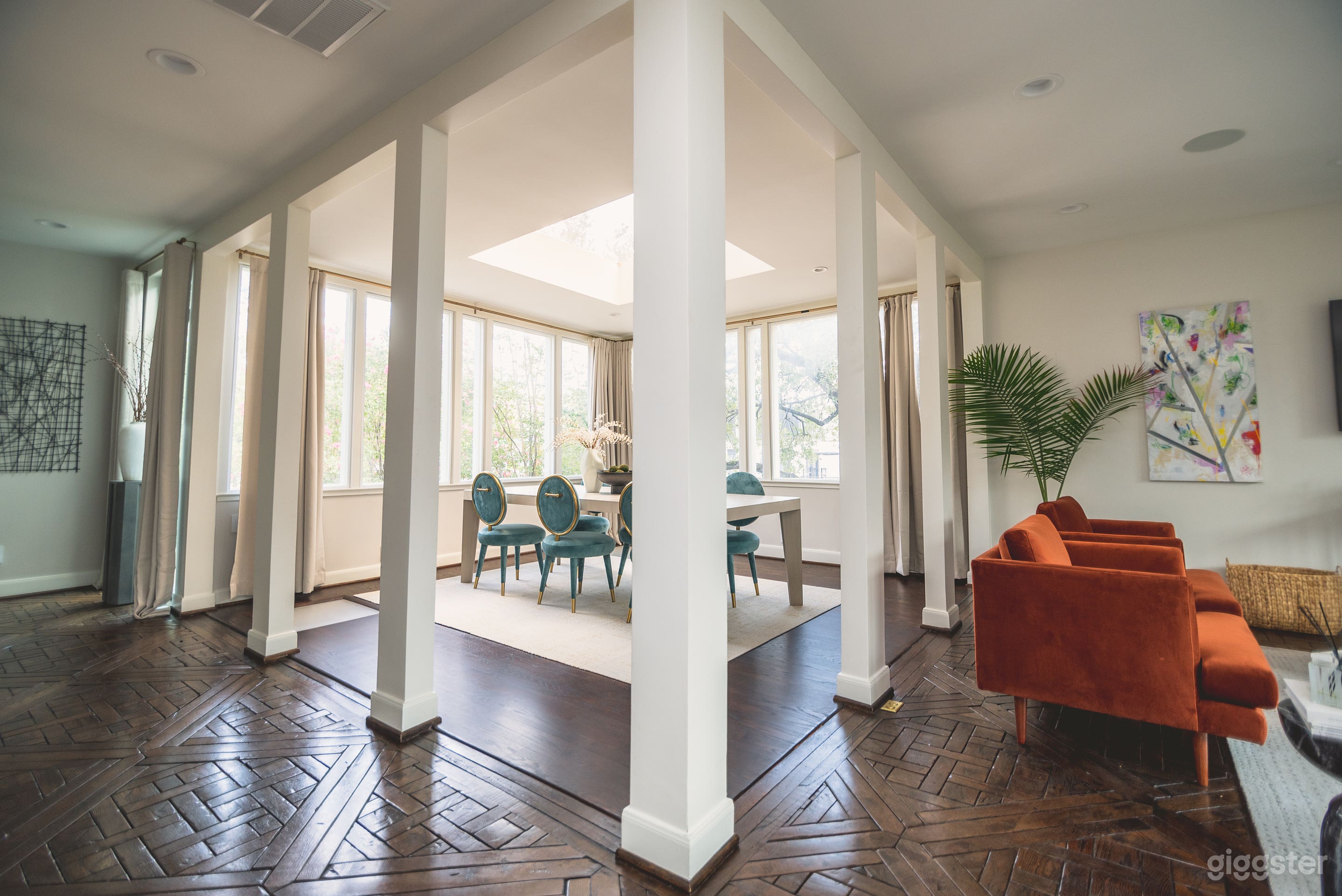 Modern City Retreat  Photo 1