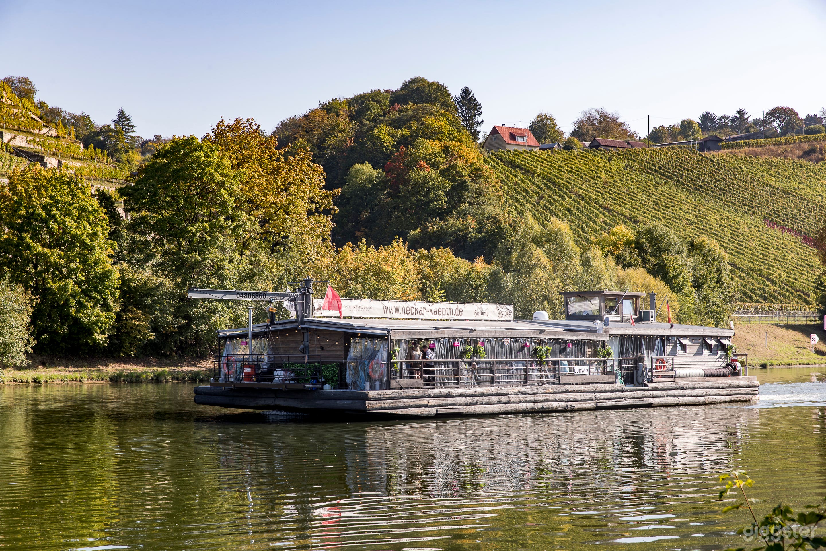 Partyboot "Neckarbesen" 
Platz für 200 Personen