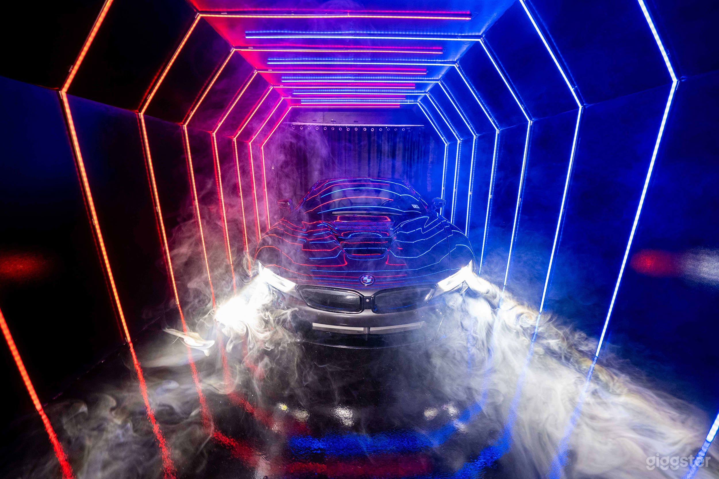 Studio with RGB Tunnel and Walls Photo 4