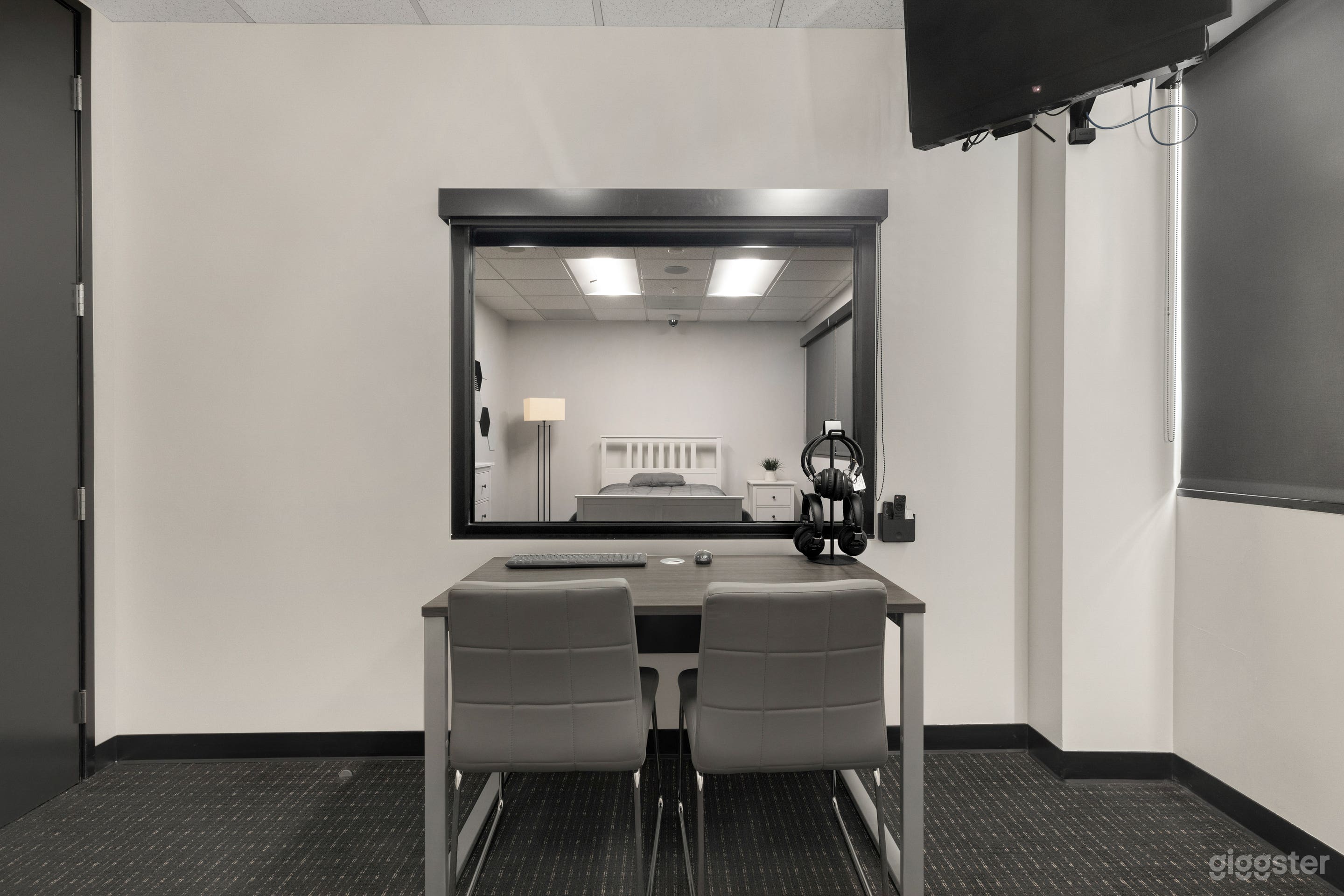 Home Sim Suite Photo 3