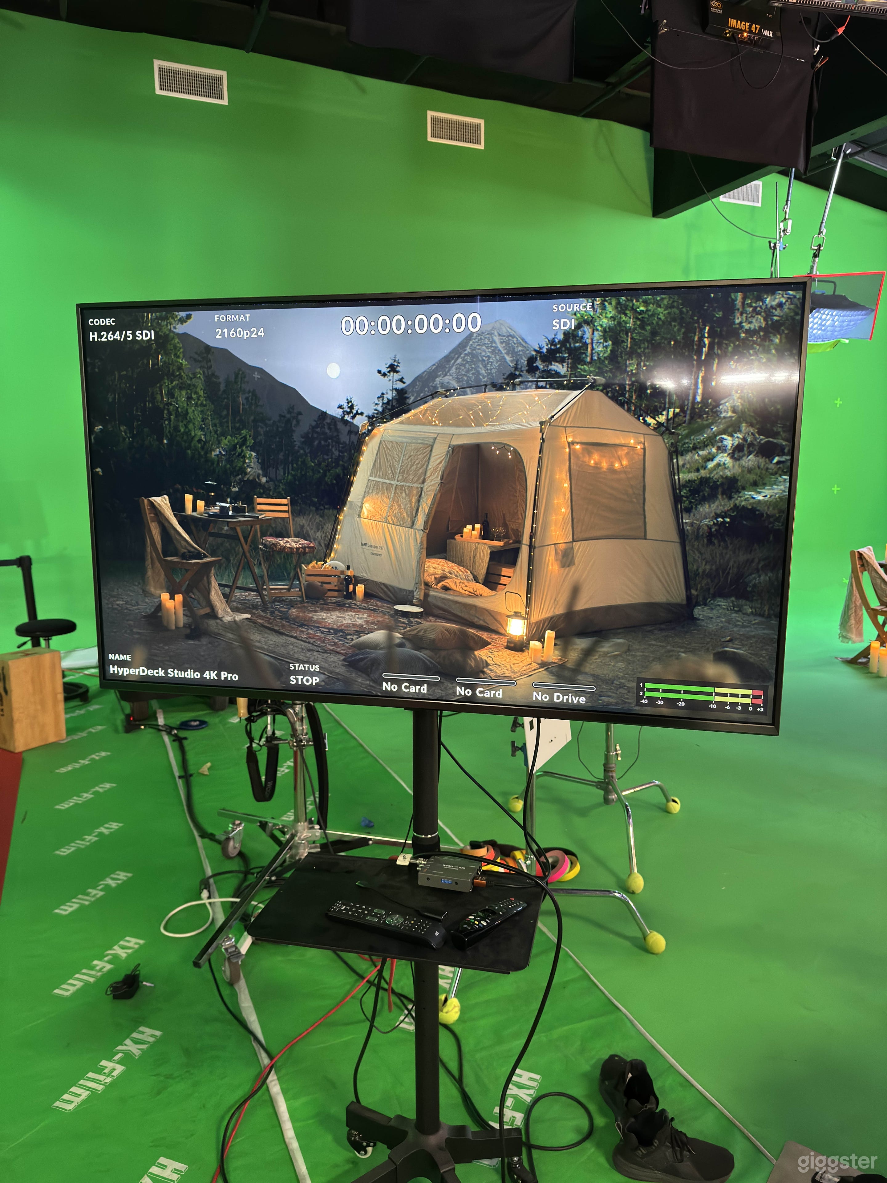 48' Green Screen Cyc Wall Photo 3