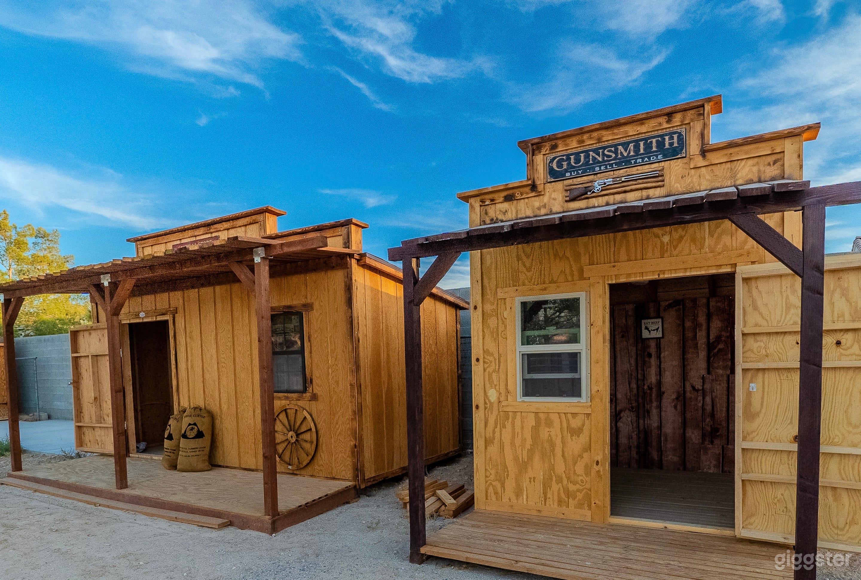 Amazing unique western ranch and horse property Photo 4