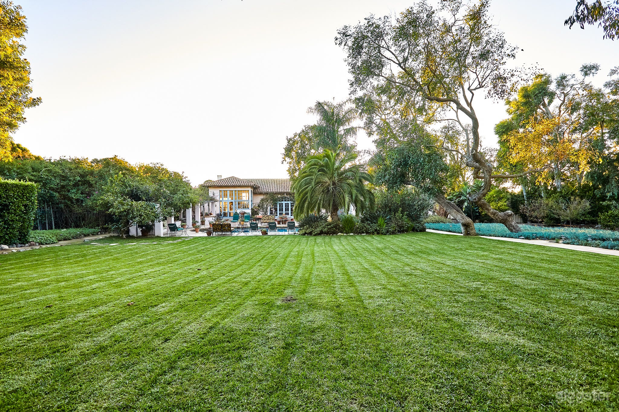 Mediterranean with pool &amp; fountain Photo 1