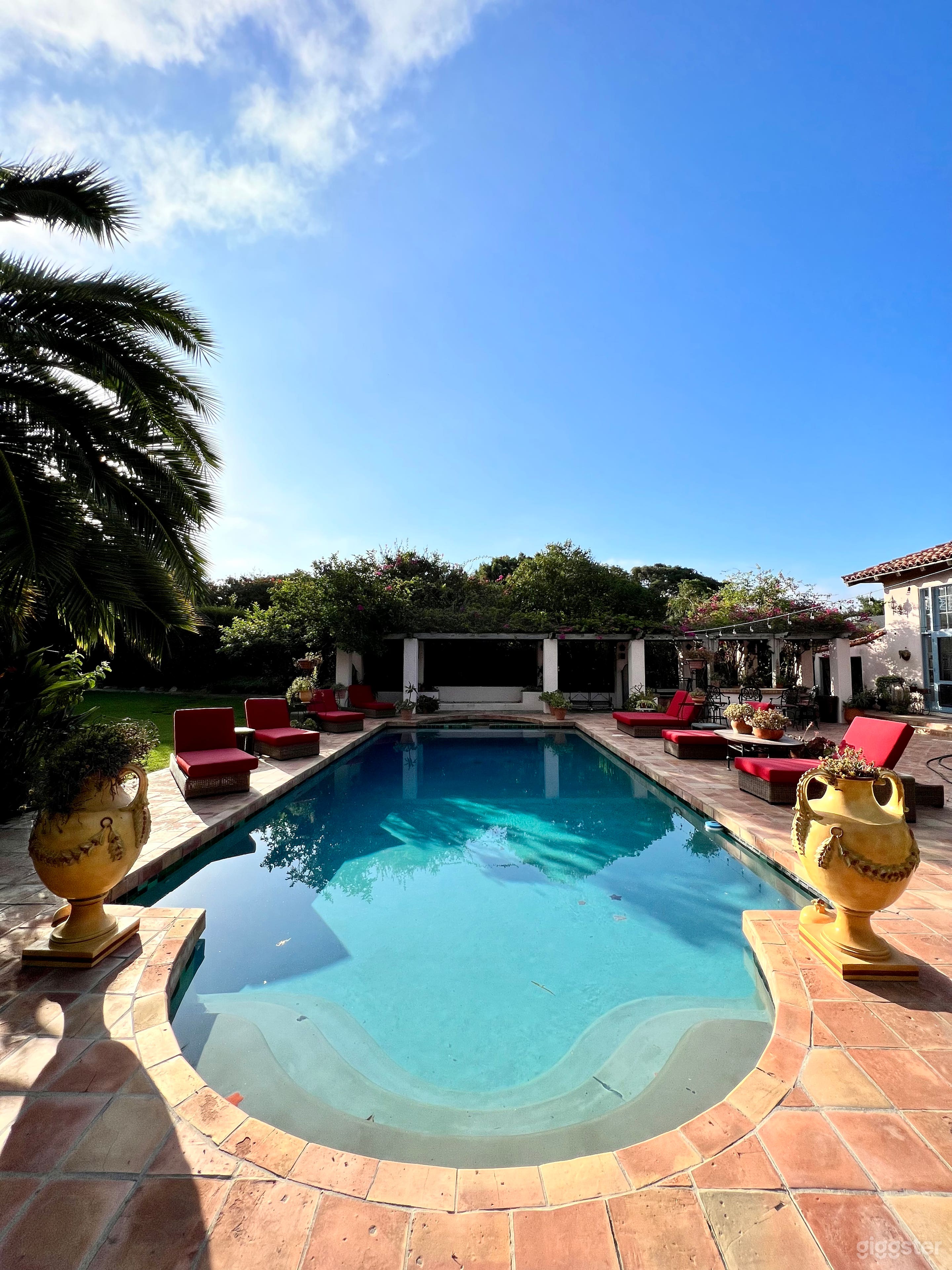 Mediterranean with pool &amp; fountain Photo 3