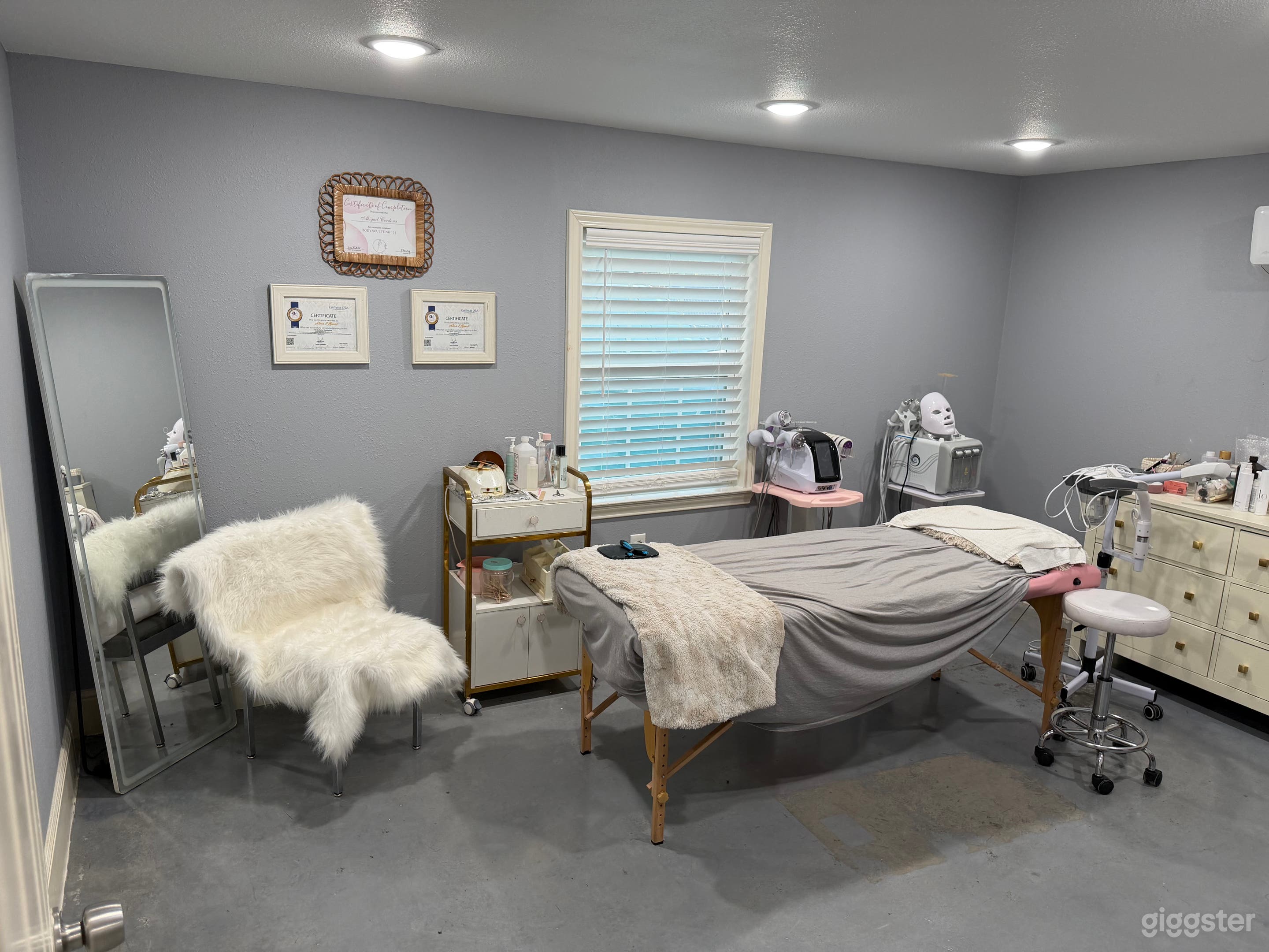 Private Beauty & Wellness Studio – Massage, Nails & More Photo 2