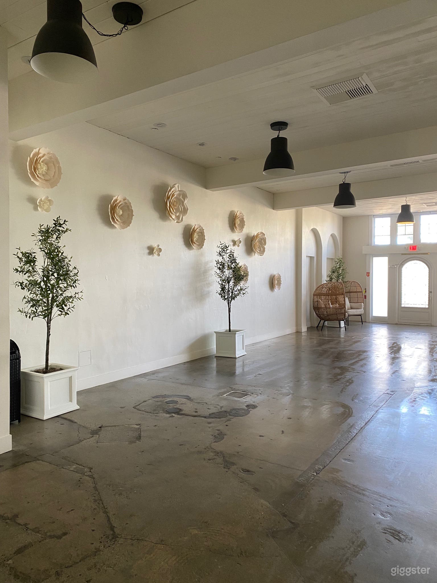 Hidden Gem in West L.A. w/ Stunning Natural Light Photo 4
