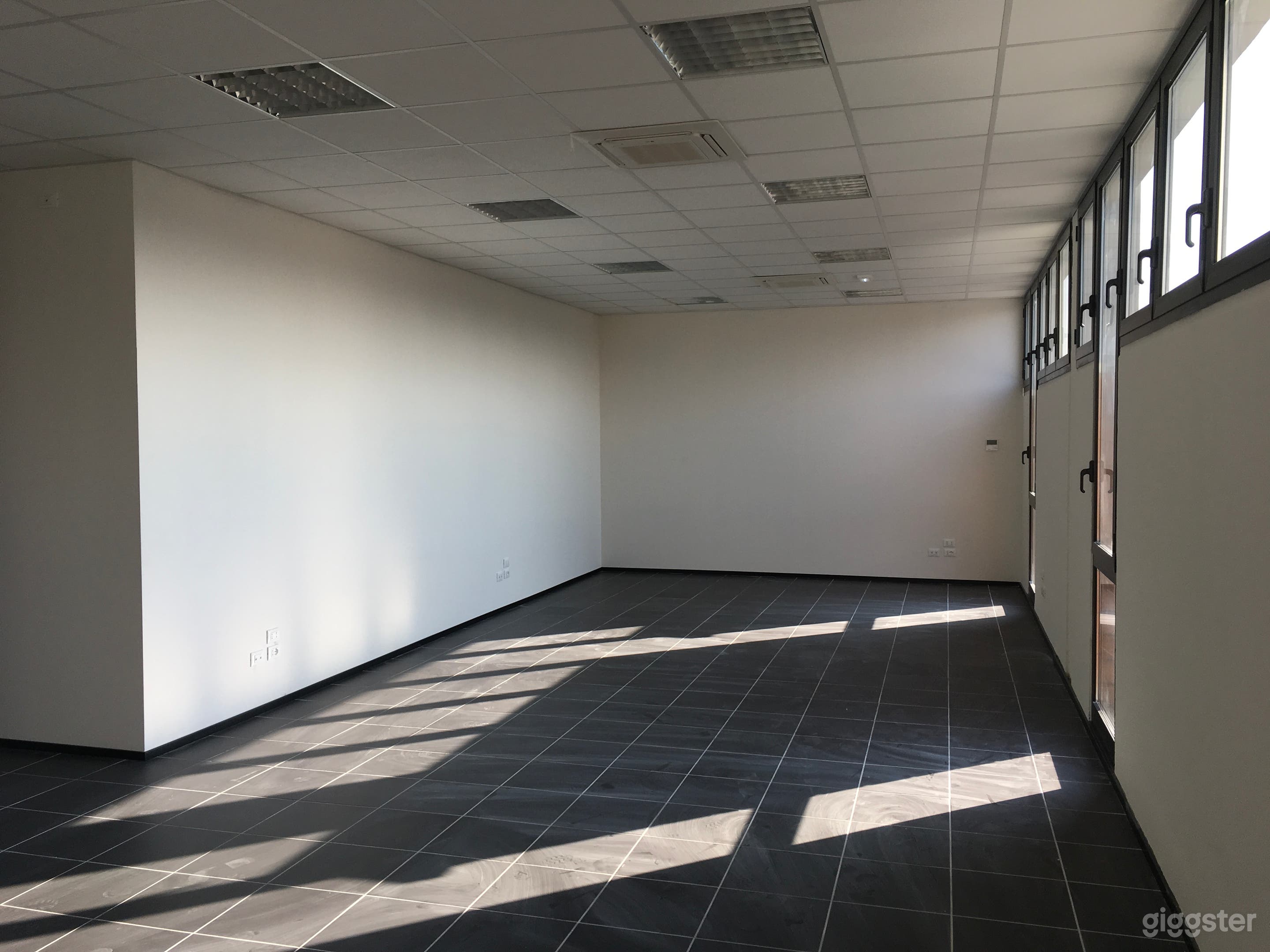 Foto di Spacious Minimalist Open-Plan Office with Natural Light 4