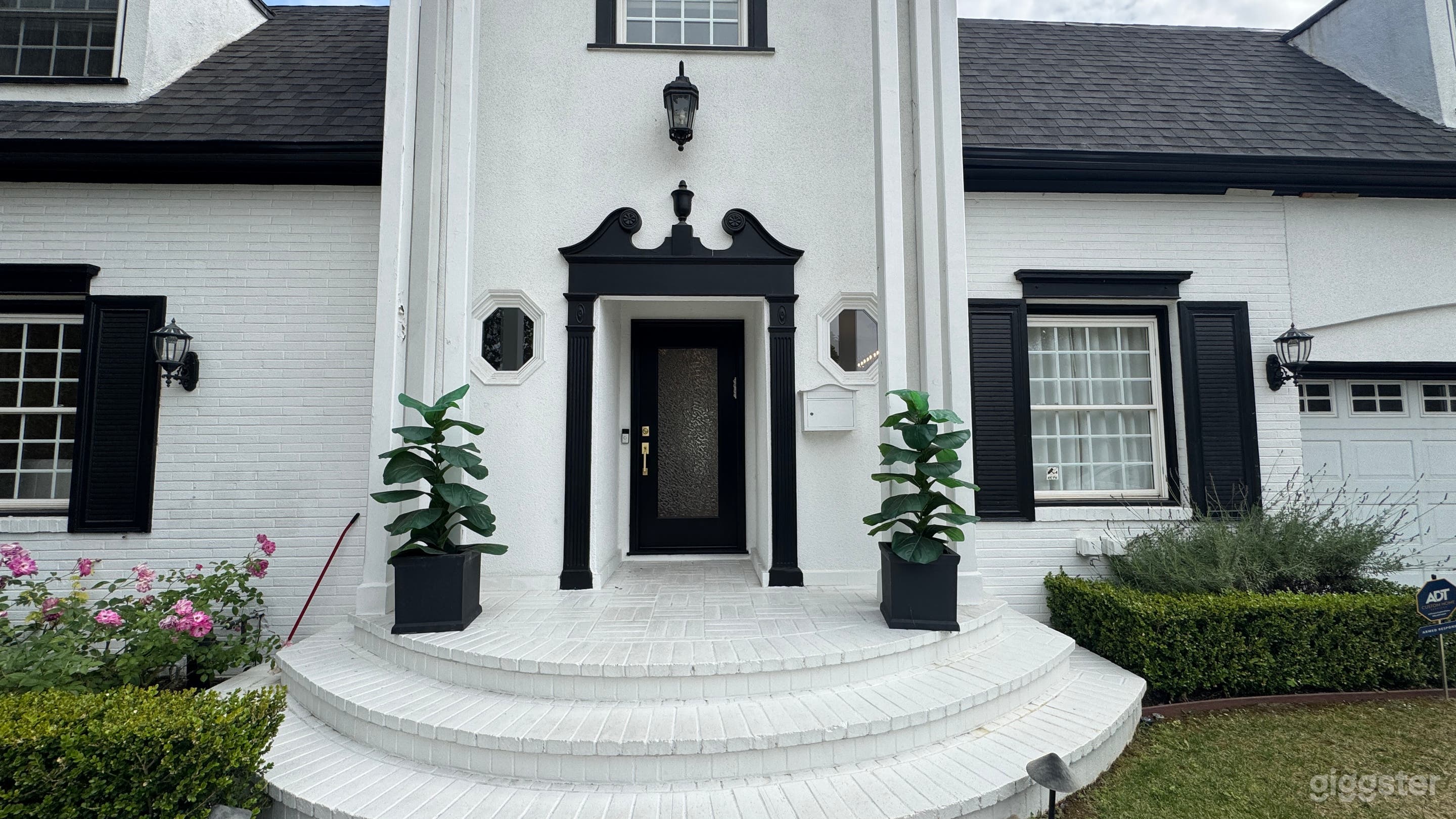 Elegant Los Angeles Film Friendly Home Photo 3