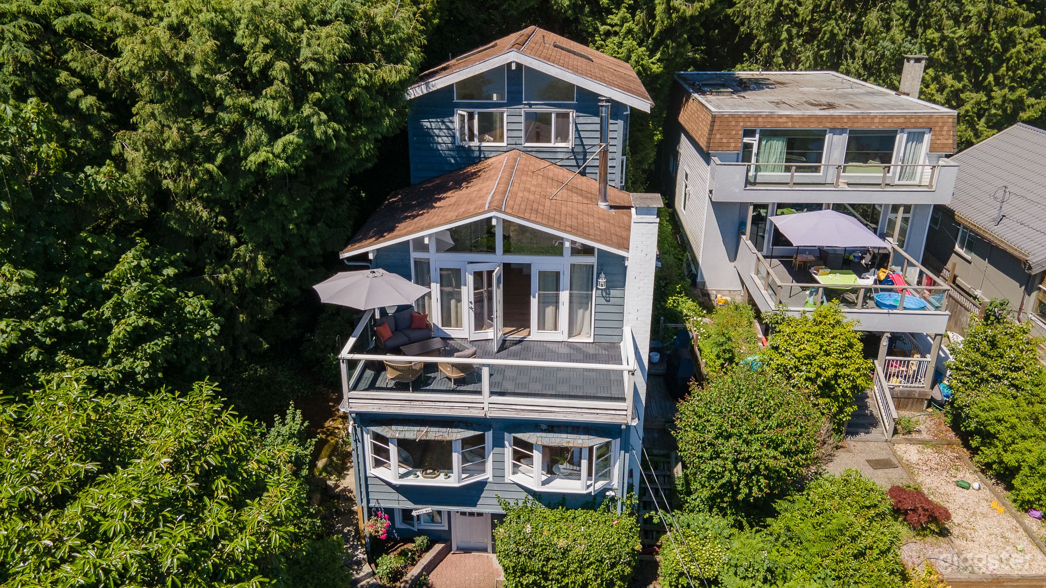 Oceanside and Mountainview Modern Beach House Photo 2