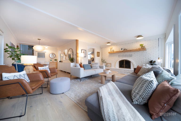  Oceanside and Mountainview Modern Beach House 