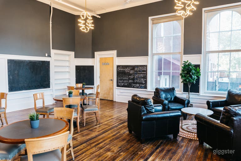  Café + Bar 