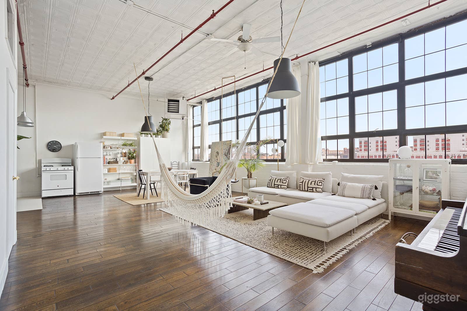 Bright Versatile LOFT +Rooftop Photo 4