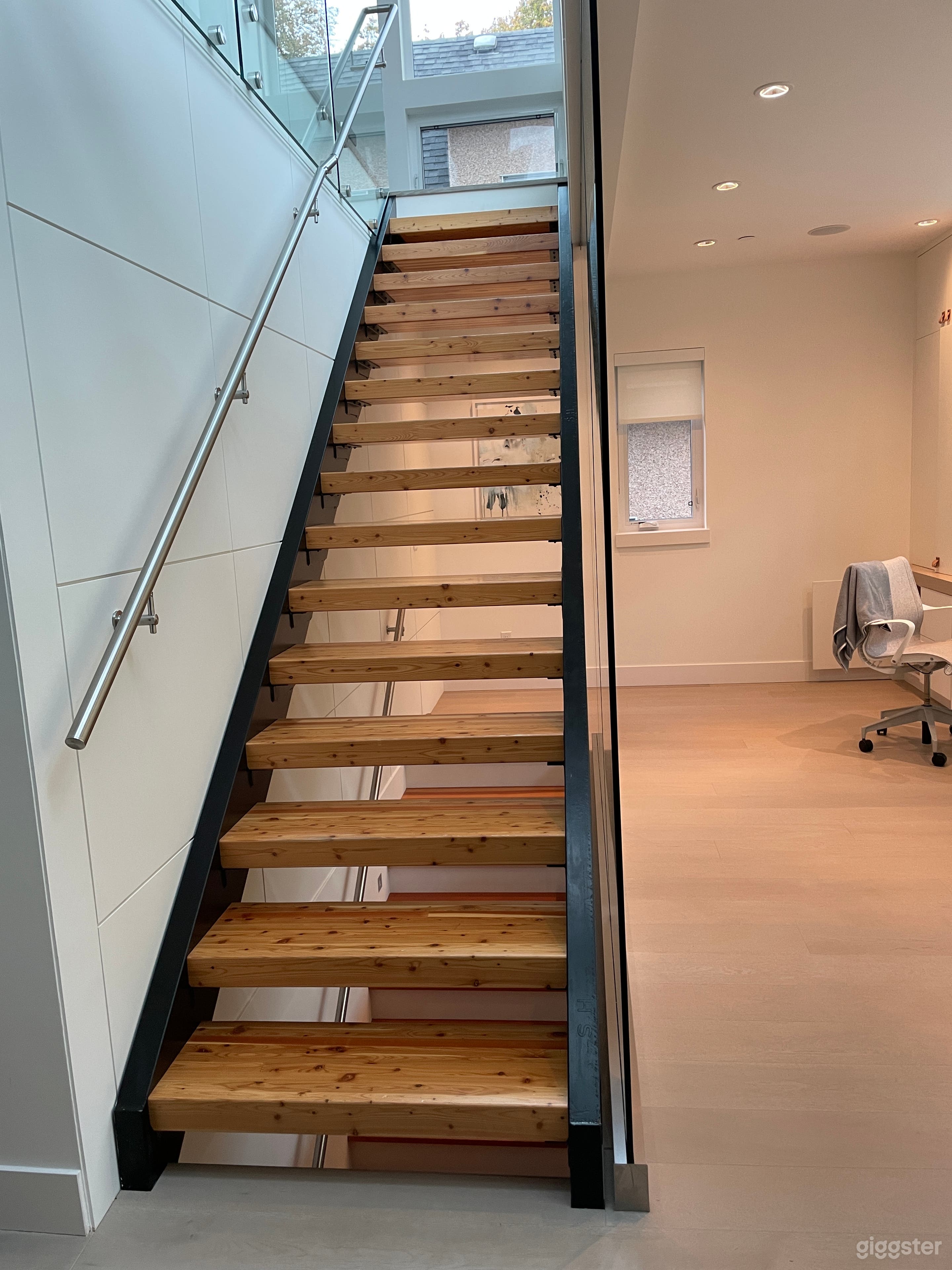 Bright Elegant Vancouver Home for Film & Photo Photo 2