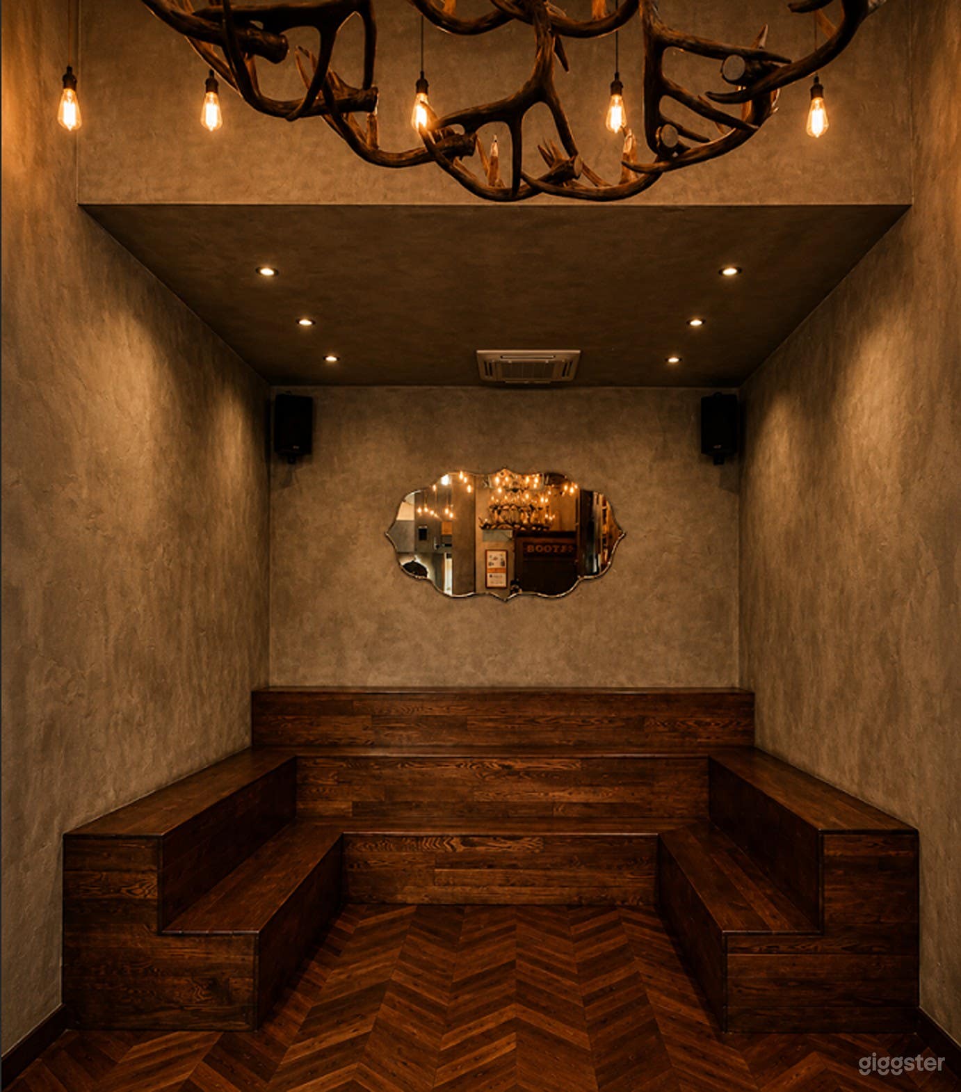 Rustic Country-Themed NYC Venue Photo 4