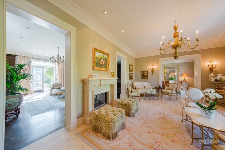 BEVERLY HILLS ELEGANCE: A REGAL RETREAT 