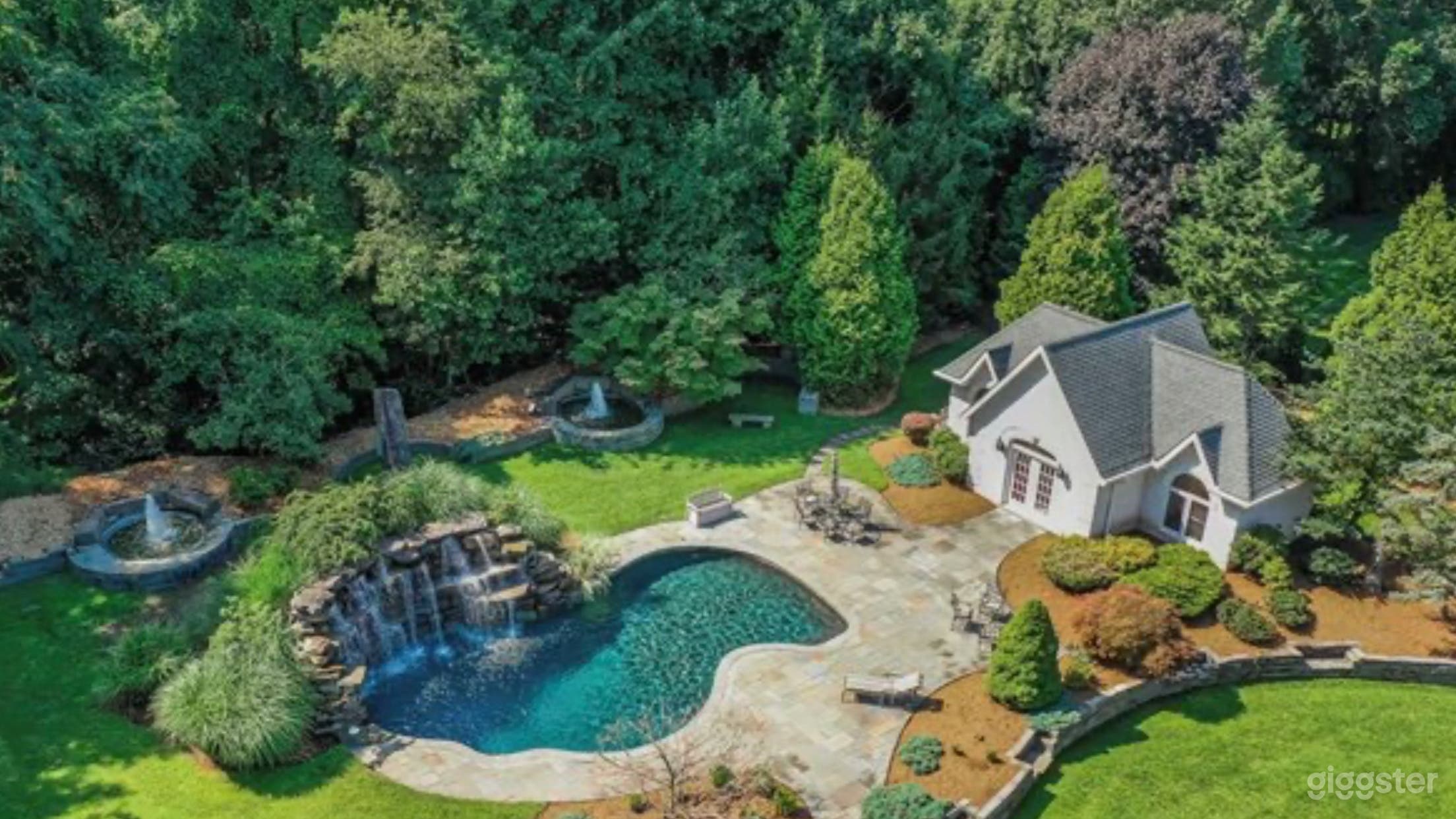 Swimming pool and fountains 