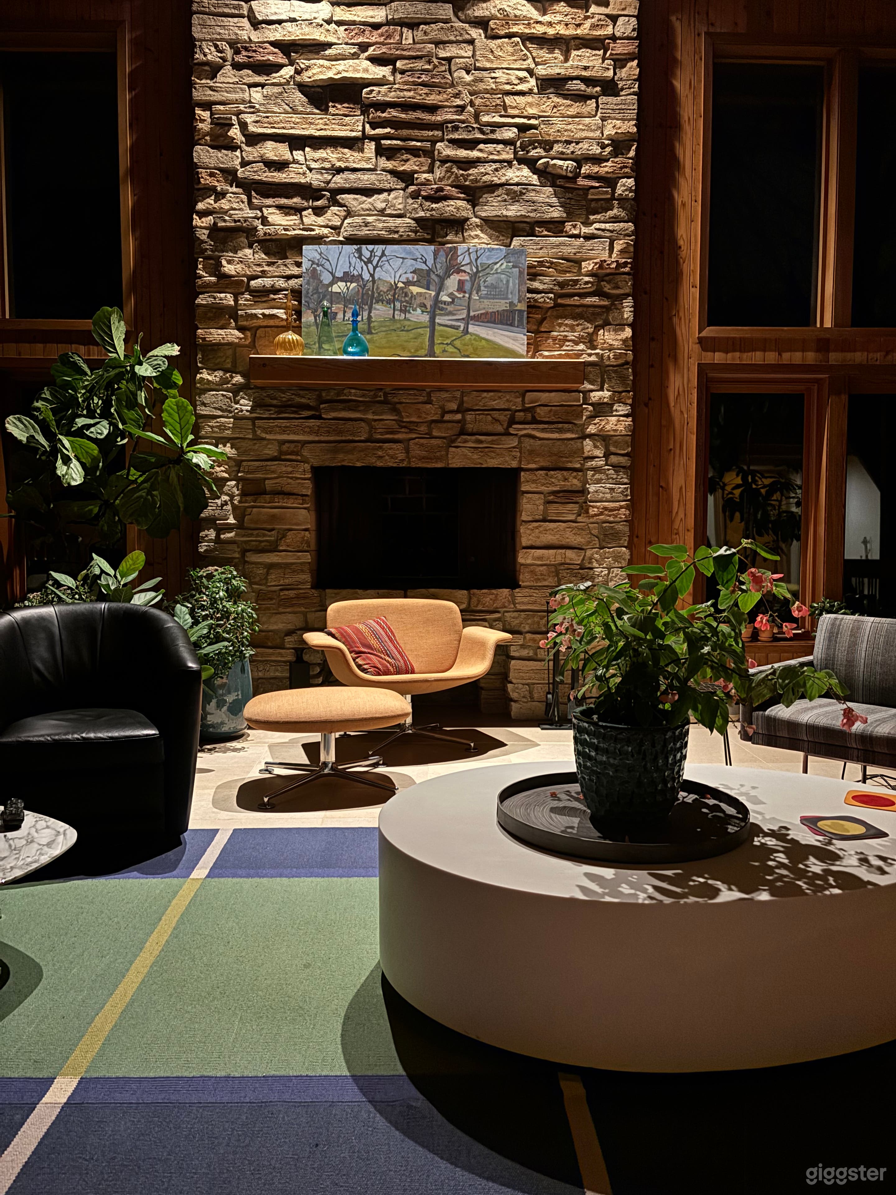Spacious suburban home with a mid-west "Sea Ranch" feel Photo 1