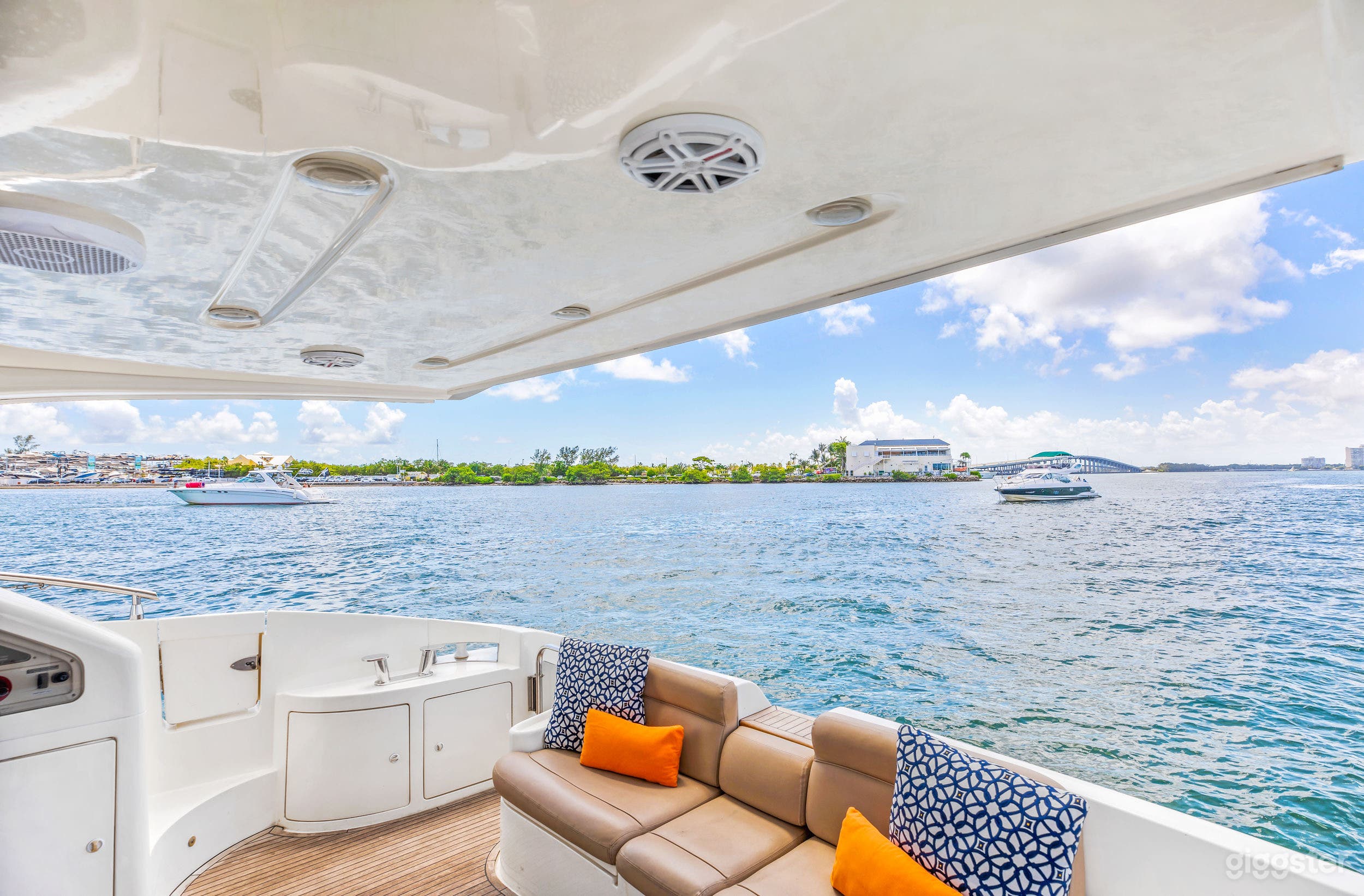 Compact yet Spacious 55' Azimut  Photo 3