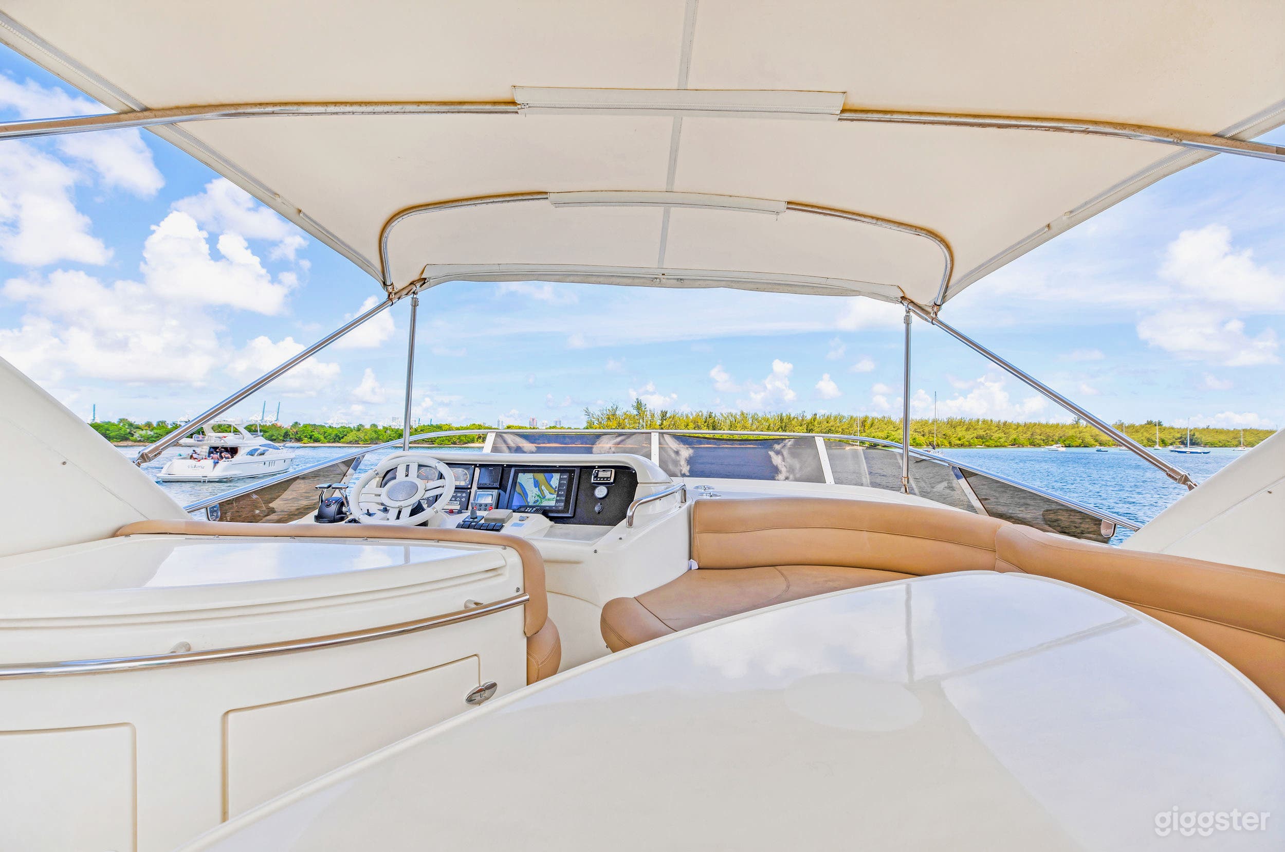 Compact yet Spacious 55' Azimut  Photo 2