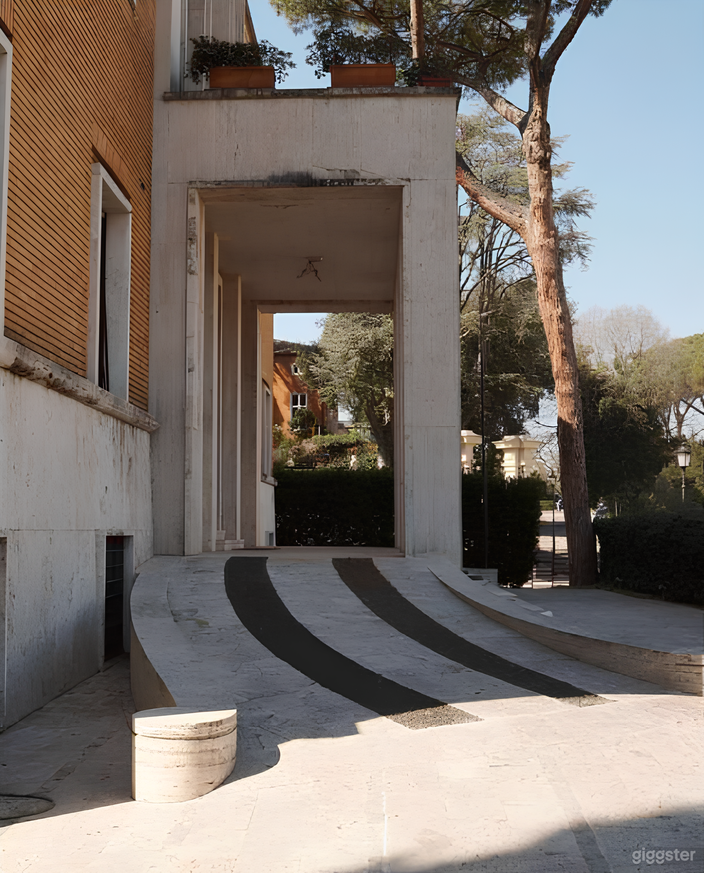 GROUND FLOOR –EXTERNAL AREAS Photo 4