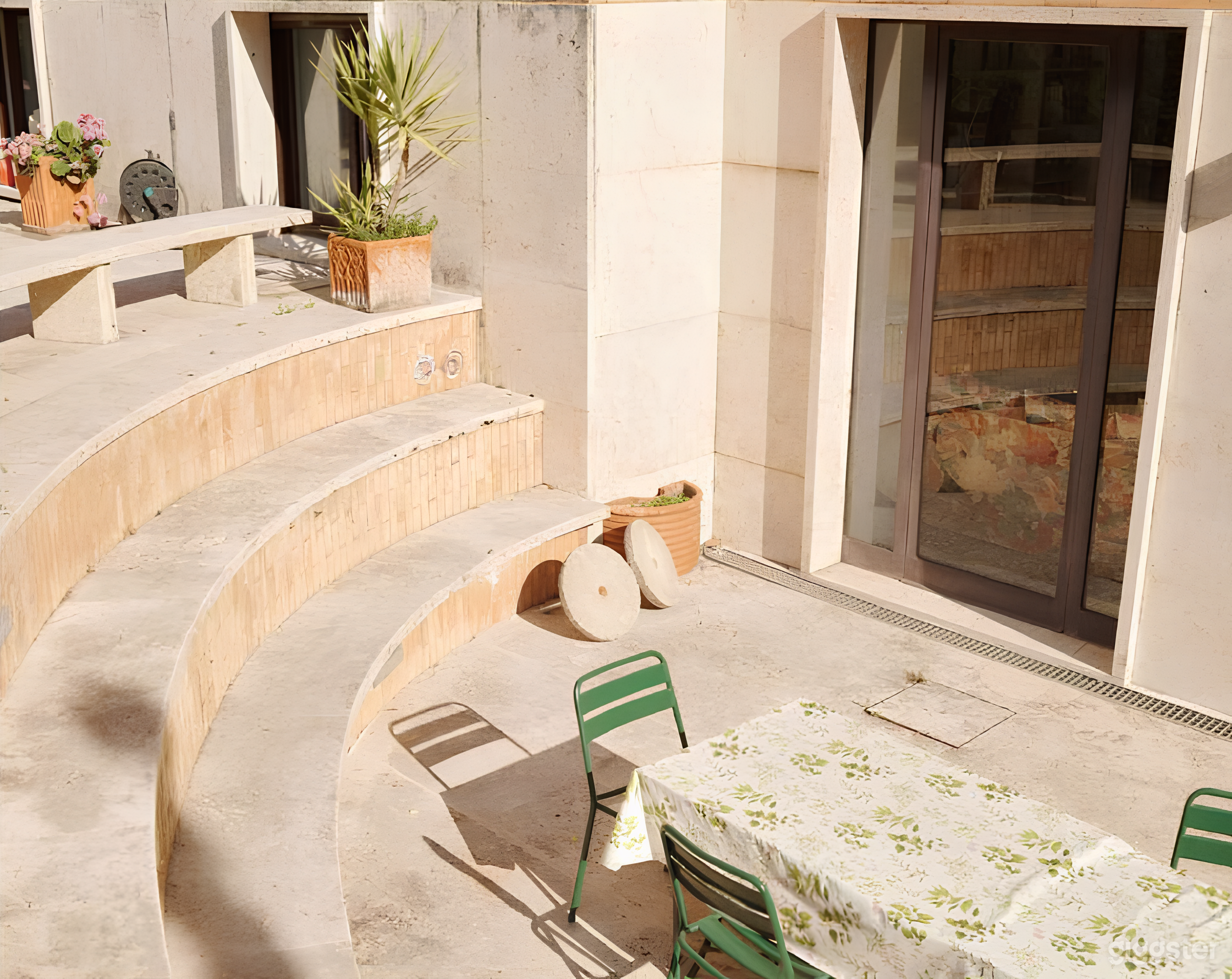 GROUND FLOOR –EXTERNAL AREAS Photo 3