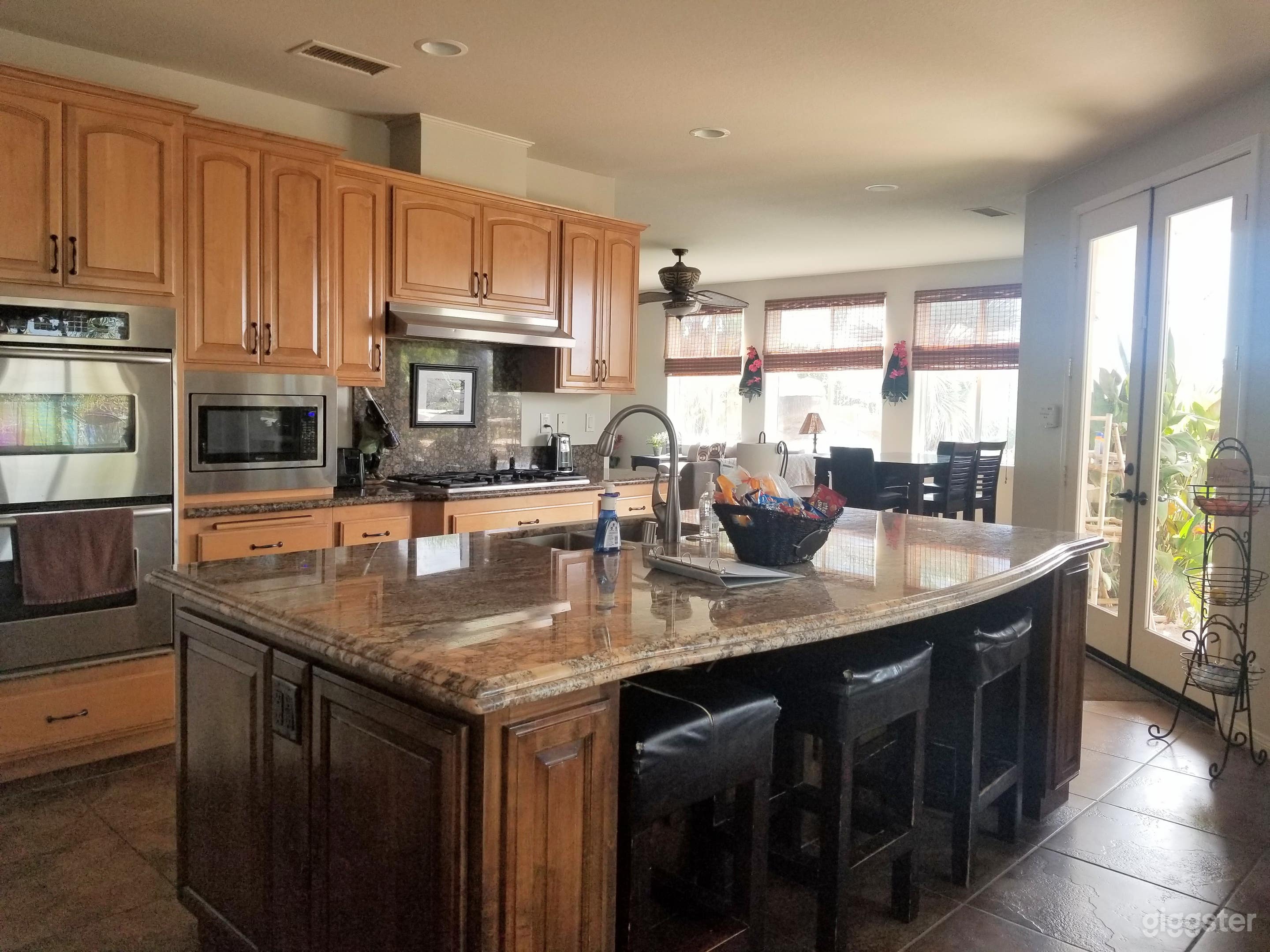 Santa Clarita Tropical Paradise Photo 4