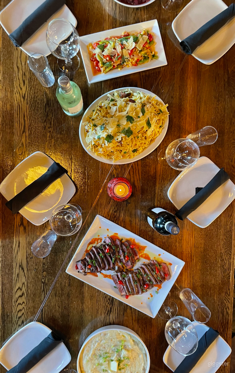  Elegant Bar with Brick Walls for Events in Detroit 